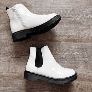 Steve Madden Girls Youth Slip on White Combat Boots size 1